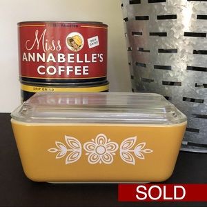 Vintage Pyrex Refrigerator Dish+Lid BUTTERFLY GOLD